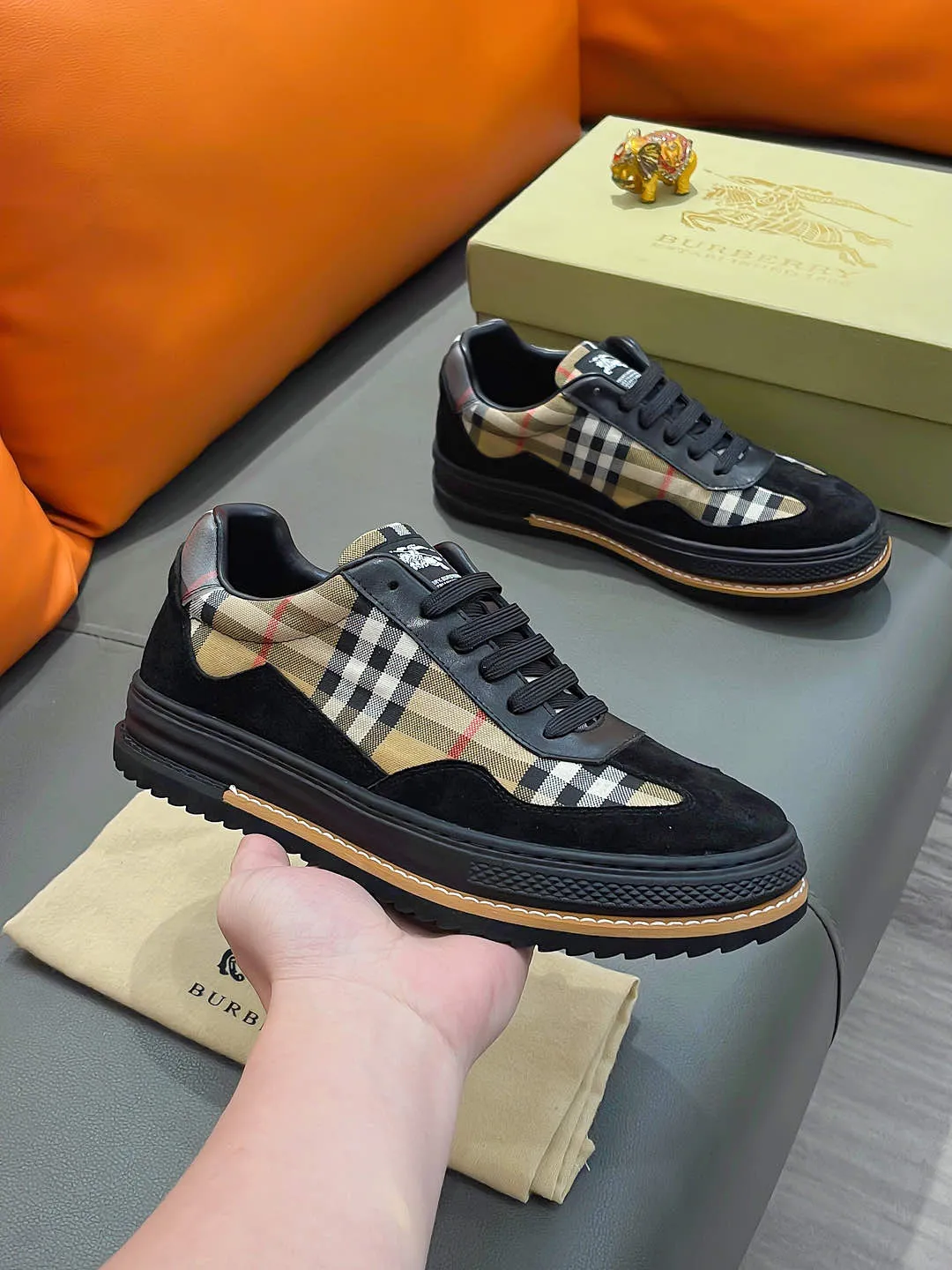 Men's shoes BURBERRY "Burberry" P400 Regular size: 38-44 (casual shoes) Product materials: Selected cowhide upper, soft sheepskin lining; original outsole.
